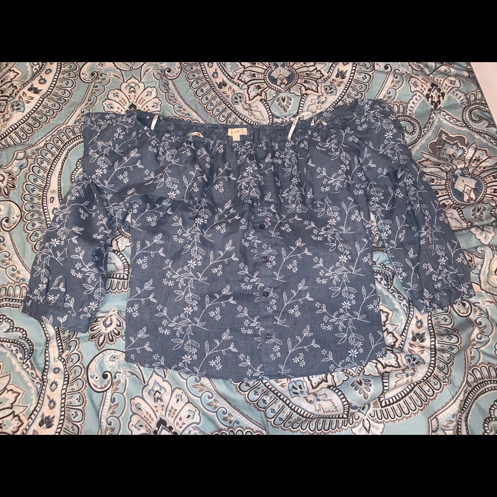 Off the shoulder long sleeve blue and white